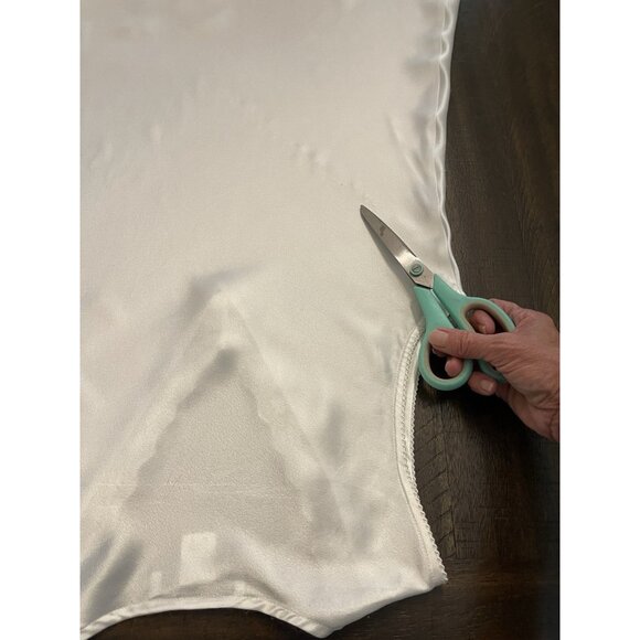 Oscar de la Renta Vintage Ivory Satin Nightgown Lace Bow Pearl SZ Small *READ* - Picture 11 of 12